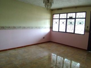 Foto 3 de Venta de casa comercial frente al exito panamericana