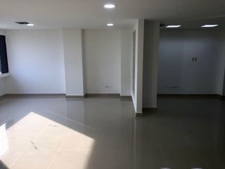 Arriendo oficina en centro empresarial la previsora en Alto Prado