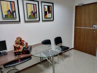 Foto 4 de Oficina amoblada de venta en el edificio Trade Building, 1 parqueo.