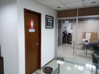 Foto 12 de Oficina amoblada de venta en el edificio Trade Building, 1 parqueo.