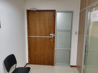Foto 6 de Oficina amoblada de venta en el edificio Trade Building, 1 parqueo.