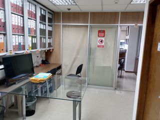 Foto 10 de Oficina amoblada de venta en el edificio Trade Building, 1 parqueo.