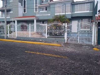Venta de Casa rentera en Urbanización Terranova - Capelo, Valle de los Chillos, Sangolquí