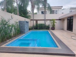 Foto 1 de Via la costa, Se renta linda casa 4 dormitorio con piscina