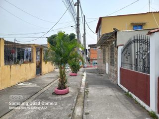 Foto 14 de VENTA DE ACOGEDORA CASA DE 2 PLANTAS EN CDLA MARTHADE ROLDOS