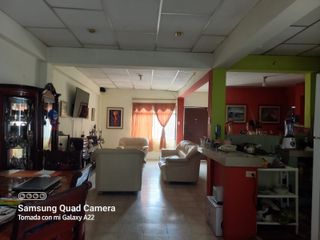 Foto 3 de VENTA DE ACOGEDORA CASA DE 2 PLANTAS EN CDLA MARTHADE ROLDOS