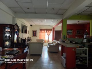 Foto 8 de VENTA DE ACOGEDORA CASA DE 2 PLANTAS EN CDLA MARTHADE ROLDOS