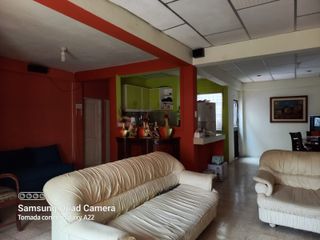 Foto 4 de VENTA DE ACOGEDORA CASA DE 2 PLANTAS EN CDLA MARTHADE ROLDOS