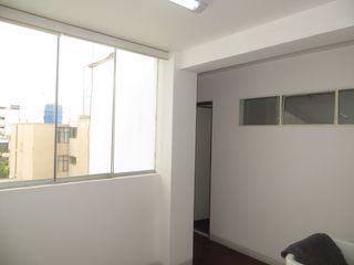 DPTO EN LA AURORA (MIRAFLORES): 2 HABIT, 1.5 BAÑOS, C/B SERV, 1 COCHERA $ 850