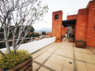 Penthouse de lujo de Venta en Cuenca y amplia terraza con vista espectacular al centro turi y baños Sector 3 puentes
