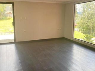 Foto 14 de Elegante villa en venta con 3.500m2 de terreno exclusivo sector, Challuabamba Alto.