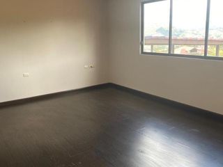 Foto 15 de Elegante villa en venta con 3.500m2 de terreno exclusivo sector, Challuabamba Alto.
