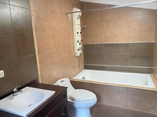 Foto 19 de Elegante villa en venta con 3.500m2 de terreno exclusivo sector, Challuabamba Alto.