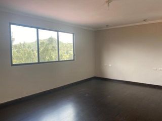 Foto 16 de Elegante villa en venta con 3.500m2 de terreno exclusivo sector, Challuabamba Alto.