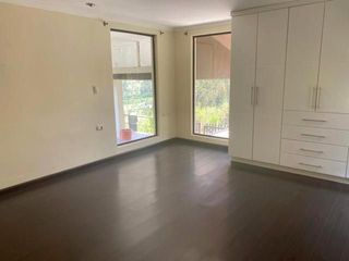 Foto 17 de Elegante villa en venta con 3.500m2 de terreno exclusivo sector, Challuabamba Alto.