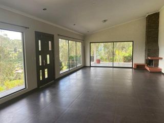 Foto 7 de Elegante villa en venta con 3.500m2 de terreno exclusivo sector, Challuabamba Alto.