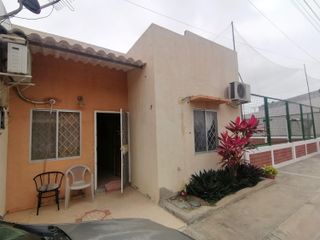 Casa  Urbanización Solimar, ubicada en la Vía Punta Carnero, Santa Elena, cerca de Salinas.
