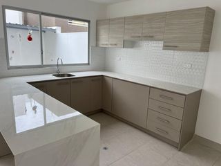 Foto 4 de casa de alquiler en manta zona norte