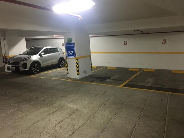 OFICINA AMOBLADA EN VENTA  AVE. ATAHUALPA Y REPUBLICA EE