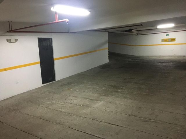 OFICINA AMOBLADA EN VENTA  AVE. ATAHUALPA Y REPUBLICA EE
