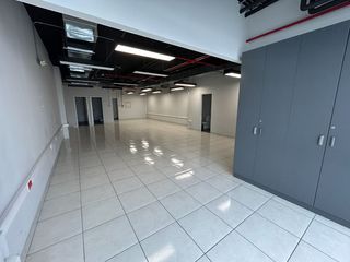 Foto 7 de ALQUILO MODERNA OFICINA EN AV BENAVIDES, MIRAFLORES