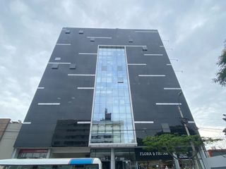 Foto 1 de ALQUILO MODERNA OFICINA EN AV BENAVIDES, MIRAFLORES