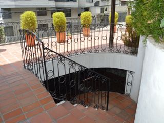 Casa de VENTA AL Norte de la ciudad, 502m2 con excelentes acabados, Sector el Batán, Quito, Ecuador.