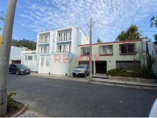 Foto 1 de Casa Remodelada En La Mejor Calle De Barranco
