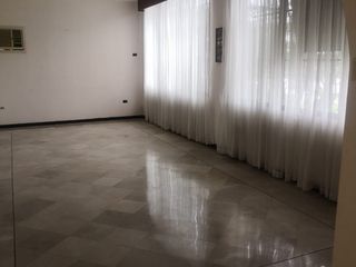 Foto 13 de Kennedy Norte Alquiler de grande casa de dos areas con uso de suelo comercial - excelente ubicación (J Luna)