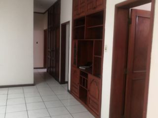 Foto 6 de Kennedy Norte Alquiler de grande casa de dos areas con uso de suelo comercial - excelente ubicación (J Luna)