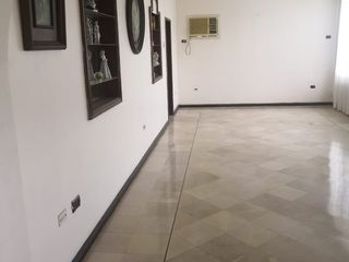 Foto 14 de Kennedy Norte Alquiler de grande casa de dos areas con uso de suelo comercial - excelente ubicación (J Luna)