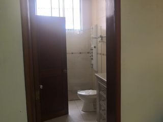 Foto 5 de Kennedy Norte Alquiler de grande casa de dos areas con uso de suelo comercial - excelente ubicación (J Luna)