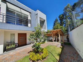 Foto 2 de Casa en venta en Cumbayá, Quito, Ecuador