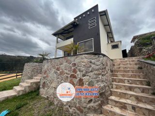 Hermosa casa de venta rodeada de naturaleza, Sector San Antonio Cumbe C1224