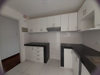 ALQUILO DEPARTAMENTO EN AV. BENAVIDES EN PRIMER PISO DE 3 DORMITORIOS. SURCO