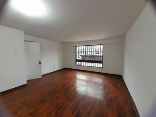 ALQUILO DEPARTAMENTO EN AV. BENAVIDES EN PRIMER PISO DE 3 DORMITORIOS. SURCO