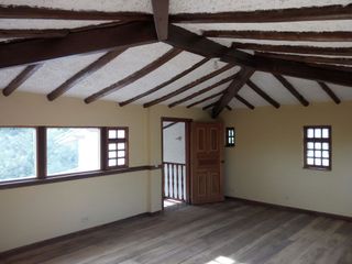 GANGA VENDO HEROSA CASA EN GUAYMARAL PRECIO 4.700 MILLONES NEGOCIABLES.