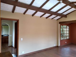 GANGA VENDO HEROSA CASA EN GUAYMARAL PRECIO 4.700 MILLONES NEGOCIABLES.