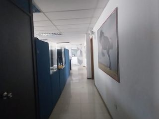 Foto 17 de Alquiler de Oficina en el sector Santa Lucia de 480 Metros, Norte de Quito