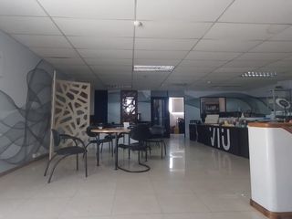 Foto 9 de Alquiler de Oficina en el sector Santa Lucia de 480 Metros, Norte de Quito