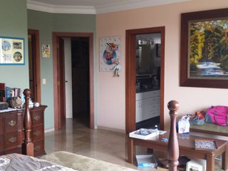 En venta grande y acogedora casa de 3 dormitorios en Porton de las Lomas