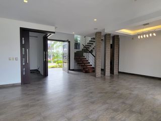 Foto 11 de En venta lujosa y moderna casa Urbanización Laguna del Sol, via a Samborondon