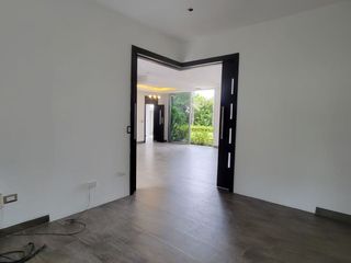 Foto 5 de En venta lujosa y moderna casa Urbanización Laguna del Sol, via a Samborondon