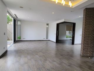 Foto 15 de En venta lujosa y moderna casa Urbanización Laguna del Sol, via a Samborondon