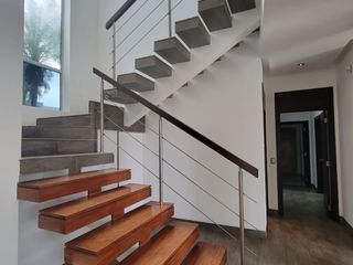 Foto 7 de En venta lujosa y moderna casa Urbanización Laguna del Sol, via a Samborondon