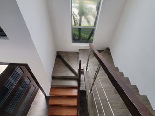 Foto 25 de En venta lujosa y moderna casa Urbanización Laguna del Sol, via a Samborondon