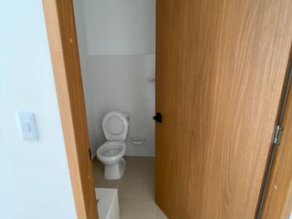 Foto 2 de ARRIENDO  LOCAL COMERCIAL BARRIO LA SALLE cra 28 con 66 frente a city center