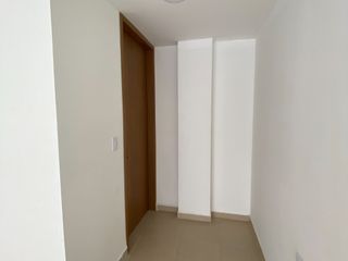 Foto 6 de ARRIENDO  LOCAL COMERCIAL BARRIO LA SALLE cra 28 con 66 frente a city center