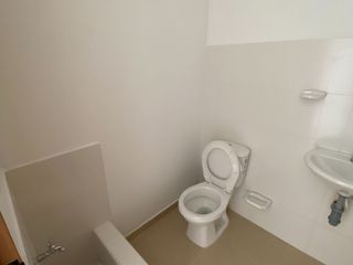 Foto 5 de ARRIENDO  LOCAL COMERCIAL BARRIO LA SALLE cra 28 con 66 frente a city center