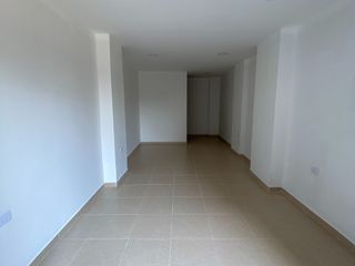 Foto 8 de ARRIENDO  LOCAL COMERCIAL BARRIO LA SALLE cra 28 con 66 frente a city center